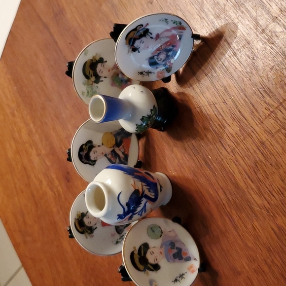 Miniature Japanese Hand painted porcelain - Picture 1 of 1